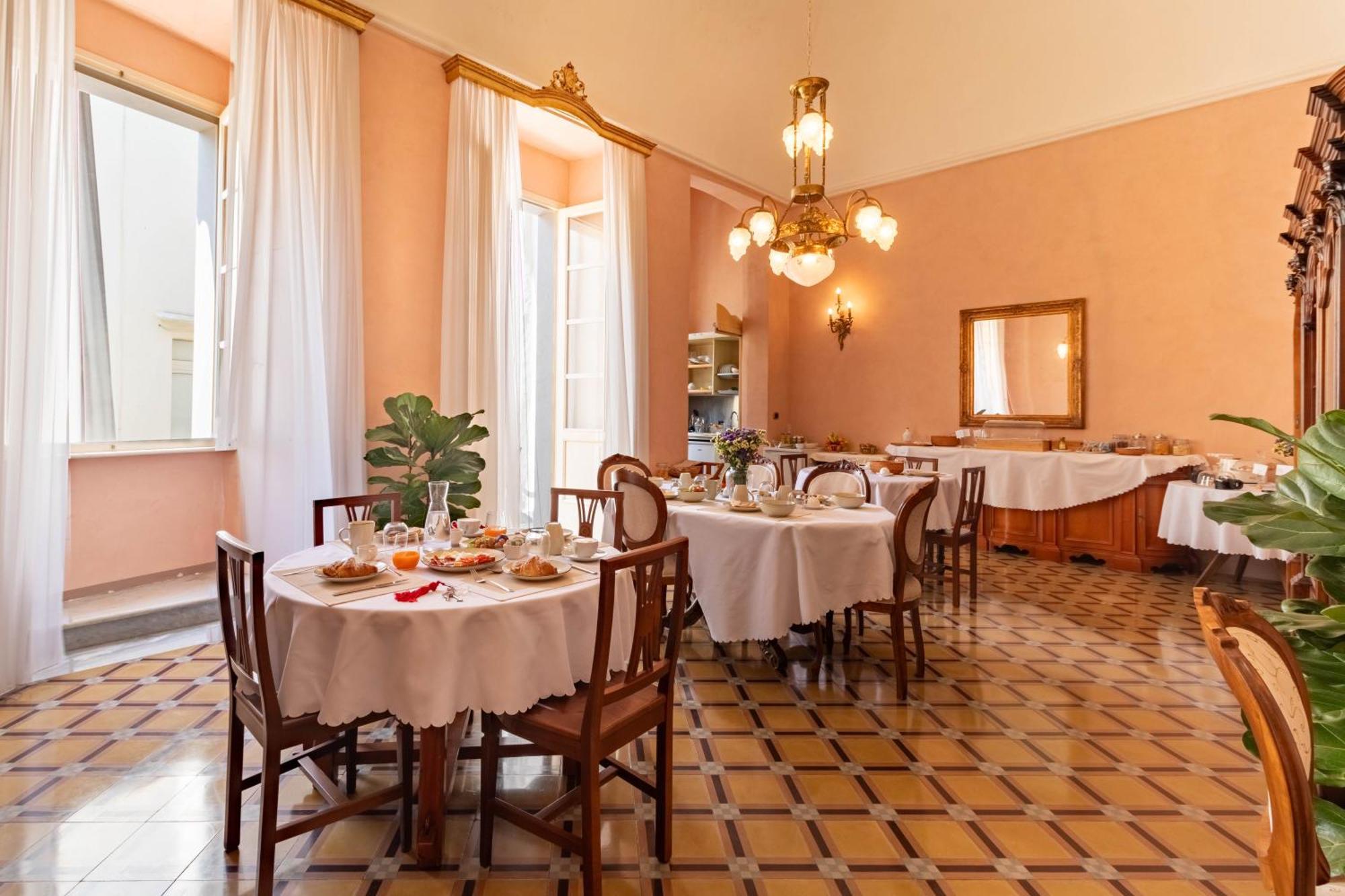 Palazzo Zaca Bed & Breakfast กัลลีโปลี ภายนอก รูปภาพ